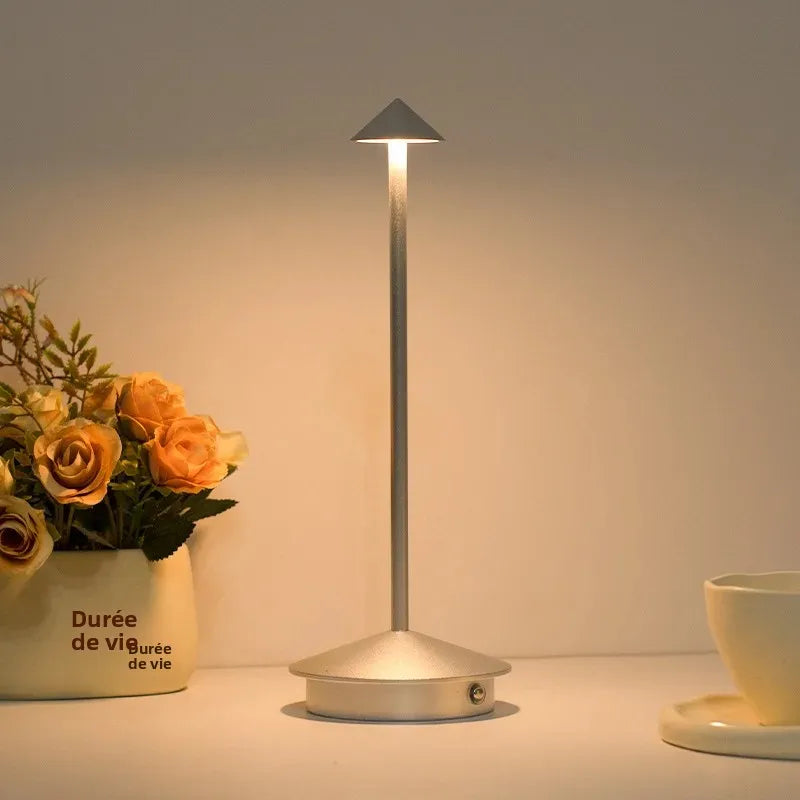 Lampe de bureau sans fil en métal à chapeau conique, rechargeable