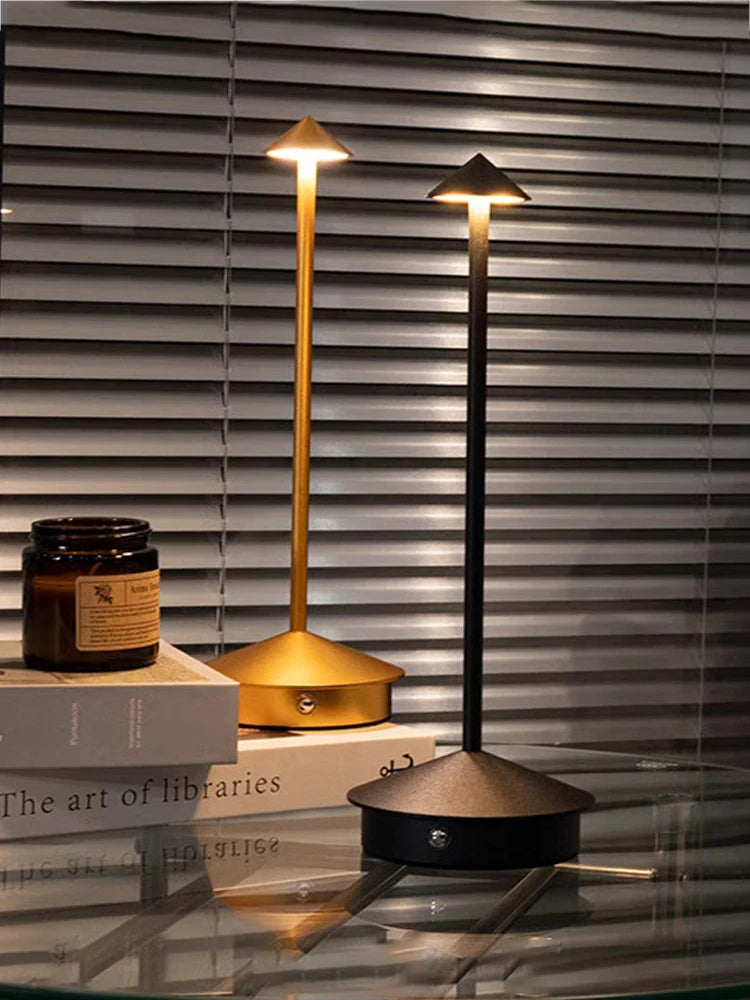 Lampe de bureau sans fil en métal à chapeau conique, rechargeable