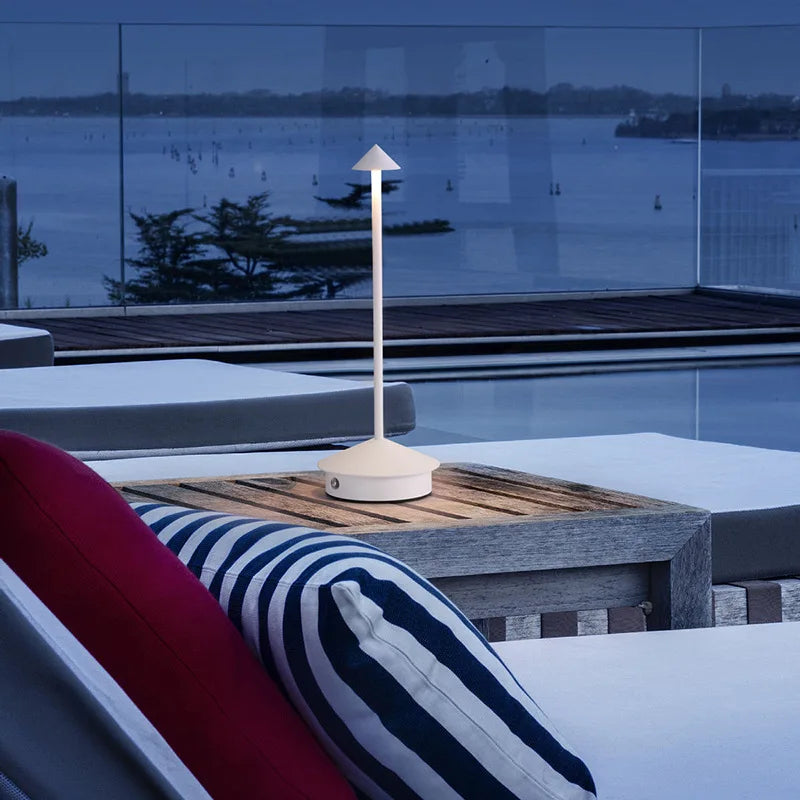 Lampe de bureau sans fil en métal à chapeau conique, rechargeable