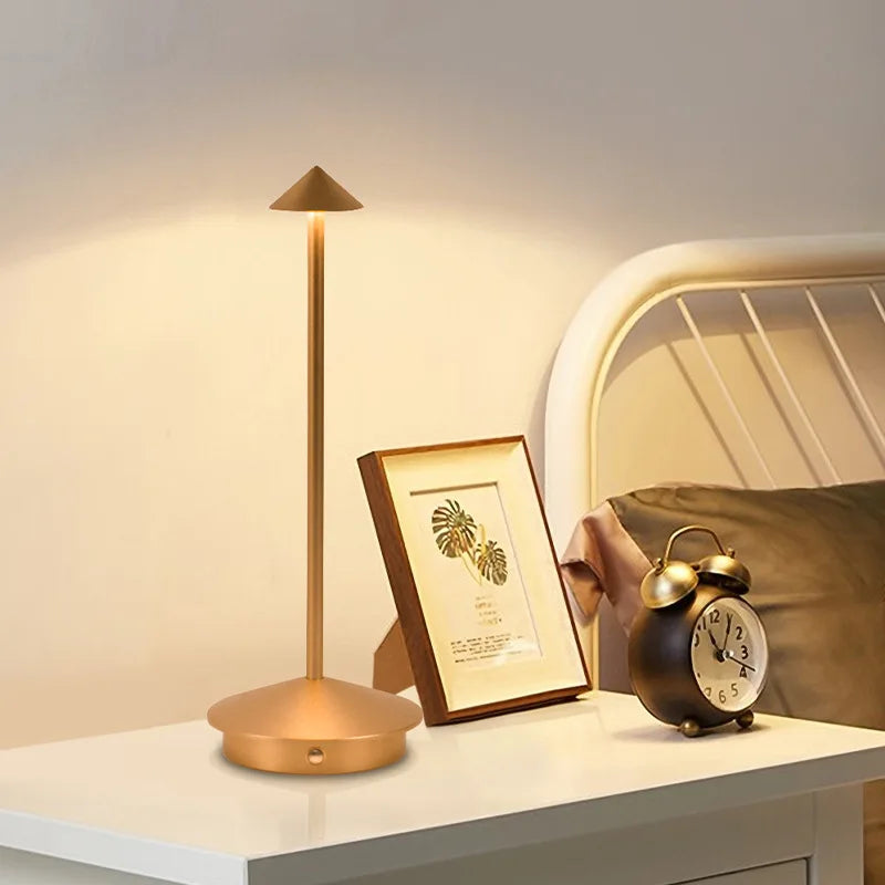 Lampe de bureau sans fil en métal à chapeau conique, rechargeable
